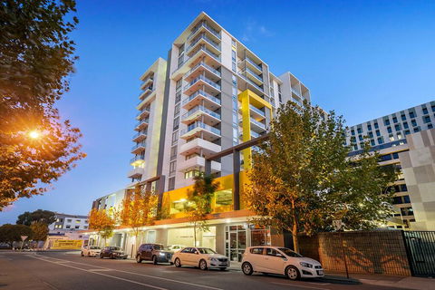 City Rest With Views - High Up Sleeps 4 + Parking - NT Tourism 2