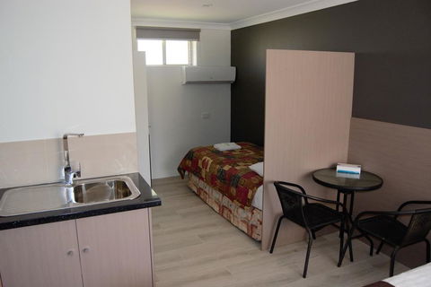 Civic Motor Inn - NT Tourism 1
