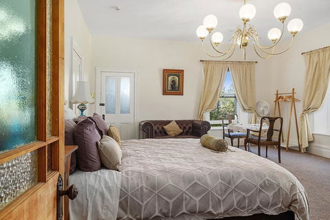 Claremont House - Accommodation NT 1