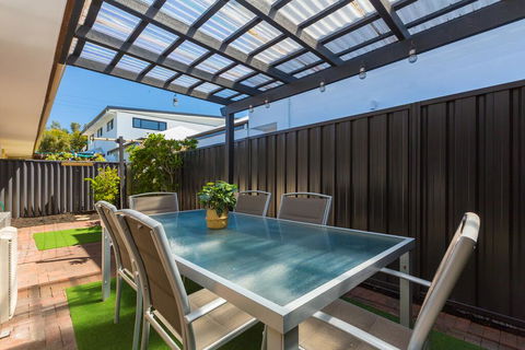 Coastal Convenience! Walk To The Shops & Cafes... - NT Tourism 3