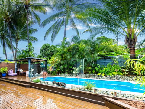 Coconut Blue Front - Palm Cove - NT Tourism 0