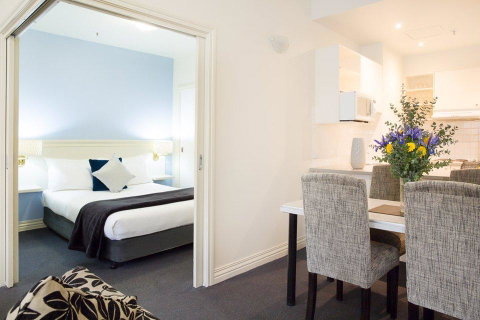 Collins Hotel - Accommodation NT 0