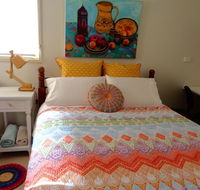 Colourful creative Artist house Glen Waverley - Accommodation NT
