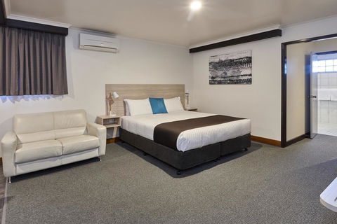 Comfort Hotel Olde Tudor - Accommodation NT 3