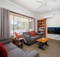 Comfortable Queen sized room near Tuggerah Lake - NT Tourism