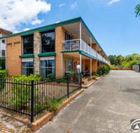 Comfy Ground Floor Unit opposite waterfront Welsby Pde Bongaree - Accommodation NT