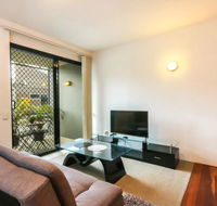 Contemporary 1 Bedroom Teneriffe Apartment with Pool and Gym - Accommodation NT