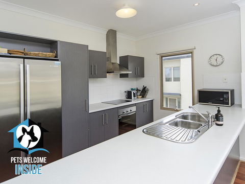 Contemporary Golf Course Frontage 3BR - NT Tourism 3