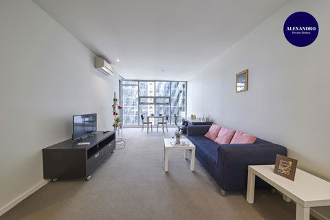 Convenient & Modern 1 Bed Apartment Docklands - Accommodation NT 0