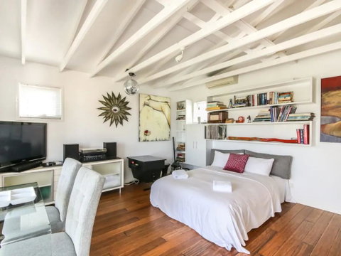Cool Architect-Designed Studio Close To CBD - Accommodation NT 0
