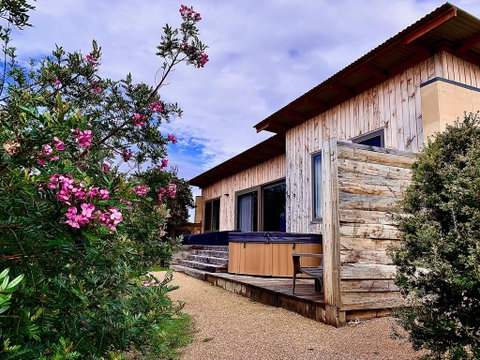 Coopers Ocean Cabin And Jacuzzi - Accommodation NT 1