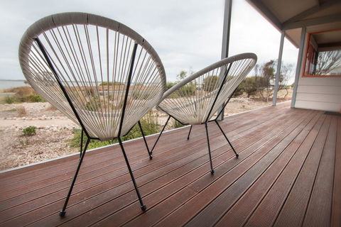 Coorong Aurora - Breathtaking Waterfront Escape - NT Tourism 3