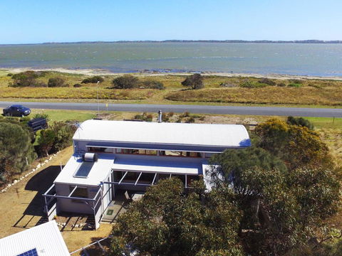 Coorong Aurora - Breathtaking Waterfront Escape - NT Tourism 1