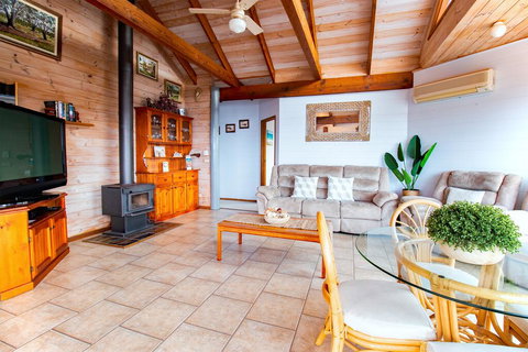 Coota Views - Accommodation NT 1