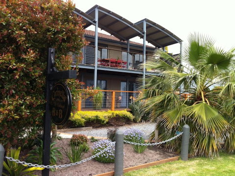 Corinella On The Esplanade Bed & Breakfast - NT Tourism 0