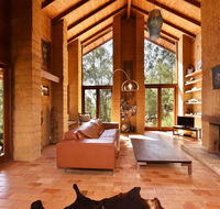 Corymbia Cottage - unique quirky private a guest favourite - NT Tourism