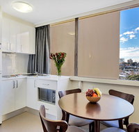Cosmopolitan apartment at College St - Accommodation NT