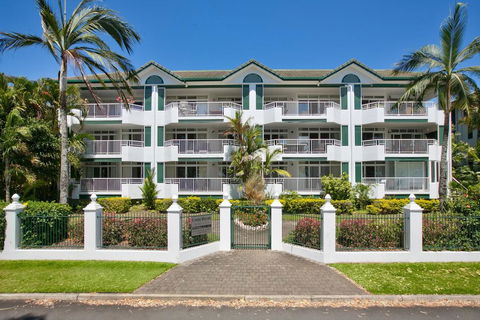 Costa Royale Trinity Beach - NT Tourism 0