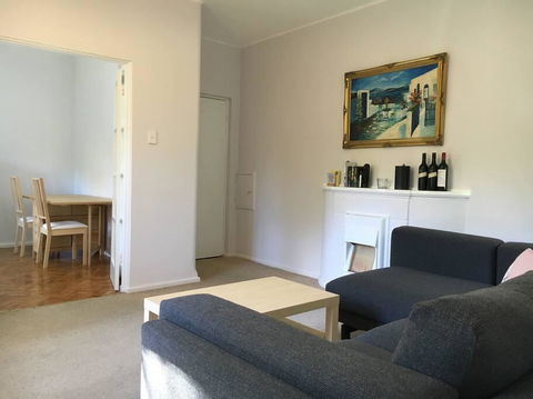 Cosy 2BR Plus Parking In Nth Sydney - Accommodation NT 1
