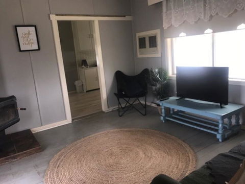 Cosy Country Cottage With AirCon - Accommodation NT 0