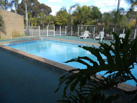 Cottonwood Motor Inn - NT Tourism 0