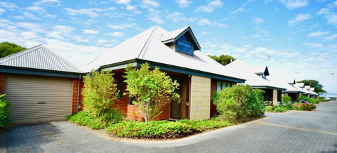Cowrie Chalet - NT Tourism 0