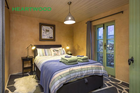 Crafers Cottages - Accommodation NT 2