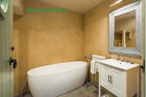 Crafers Cottages - Accommodation NT 0