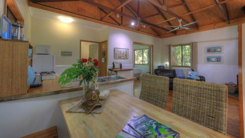 Crater Lakes Rainforest Cottages - Accommodation NT 2