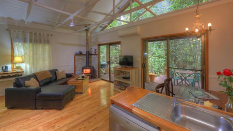 Crater Lakes Rainforest Cottages - Accommodation NT 1