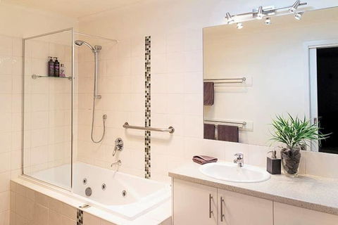 Creekside Apartment - Accommodation NT 2