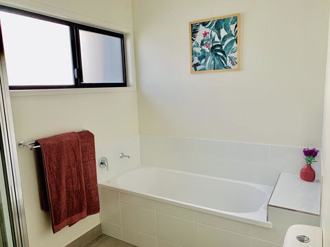 DAYDREAMING Airlie Beach, Water Views & Only 200m To Boardwalk. - Accommodation NT 3