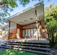 Decked out for a Fantastic Holiday - Whole house Winnett St Woorim - Accommodation NT