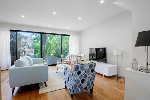 Designer Taste 2BR Townhouse@Hawthorn - Accommodation NT 3