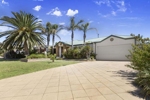 DIAMOND BAY RETREAT - SORRENTO - Accommodation NT 2