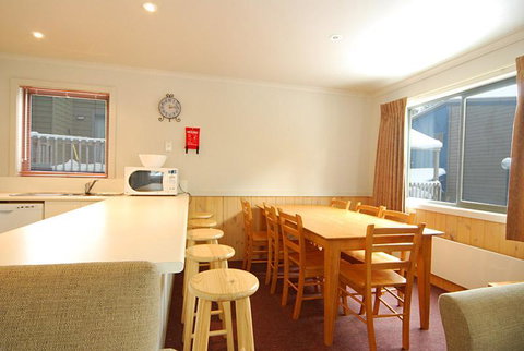 Discobulous 6 - Accommodation NT 2