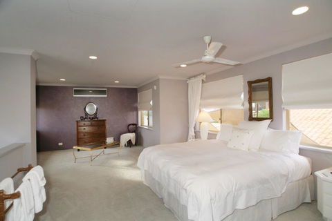 Dolphin 3 Bedroom House By Shoalwater Executive Homes - NT Tourism 2
