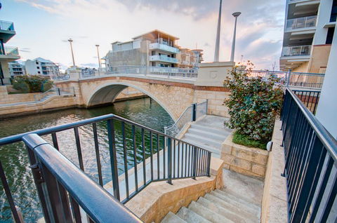 Dolphin Quay Apartment-2 Bedroom - NT Tourism 1