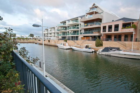 Dolphin Quay Apartment-2 Bedroom - NT Tourism 3
