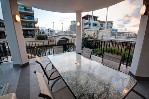 Dolphin Quay Apartment-3 Bedroom - NT Tourism 0