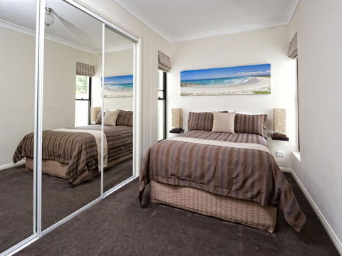 Dolphin Shores - NT Tourism 1