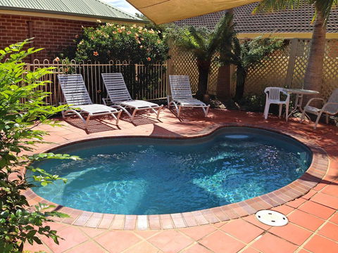 Dolphin Shores - NT Tourism 0