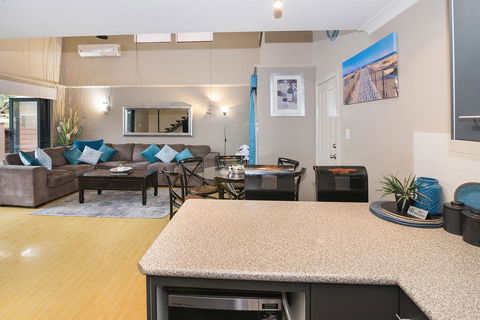 Dunsborough Deluxe Retreat - Accommodation NT 3