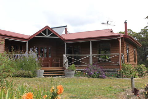 Eagle's Roost Farmstay B&B - NT Tourism 0