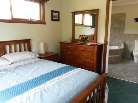Eagle's Roost Farmstay B&B - NT Tourism 1