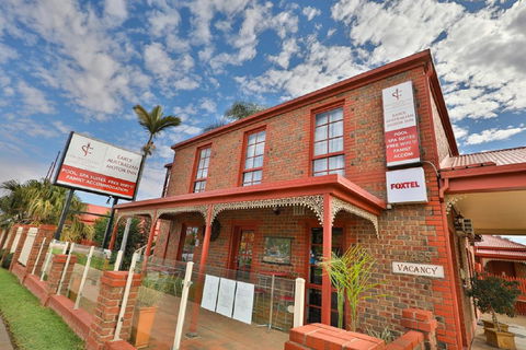 Early Australian Motor Inn - NT Tourism 0