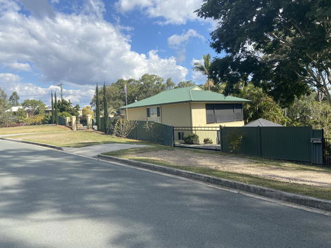 Eatons Hill Hidden Valley Retreat - NT Tourism 0