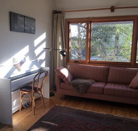 Eco-renovated light-filled house on a hill - Accommodation NT