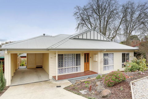 Edwards Rose - NT Tourism 0