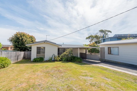 Elanora - Accommodation NT 0